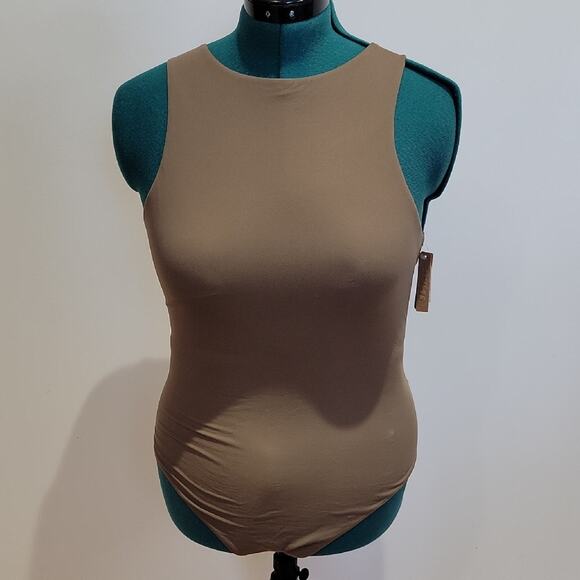 SKIMS Tops - SKIMS Fits Everybody High Neck Bodysuit in Oxide Sz 4X NWT